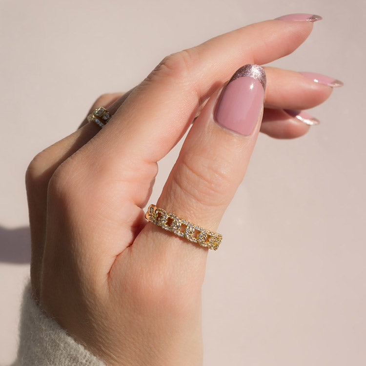 Chain ring with crystals with French nails