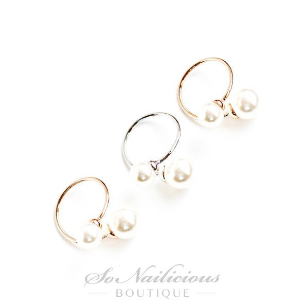 Gold rings with pearls
