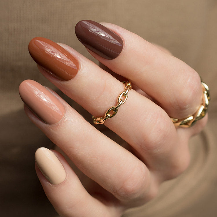 Dainty Chain gold ring with Fall nails